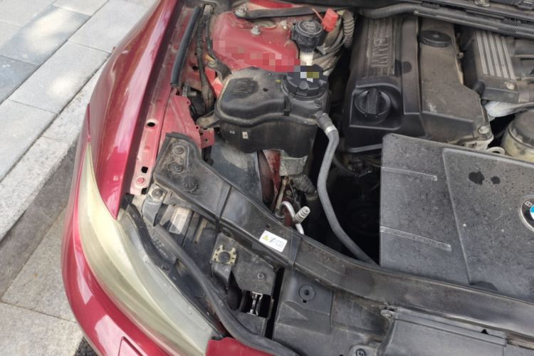Used BMW 3 Series 2010 320i Luxury Model Engine Bay Right