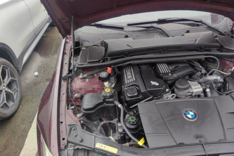 Used BMW 3 Series 2010 320i Luxury Model Engine Bay Right