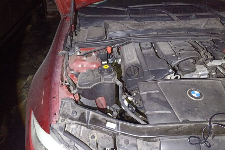 Used BMW 3 Series 2010 320i Luxury Model Engine Bay Right