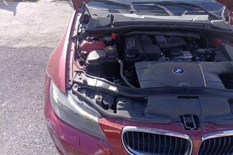 Used BMW 3 Series 2010 320i Luxury Model Engine Bay Right