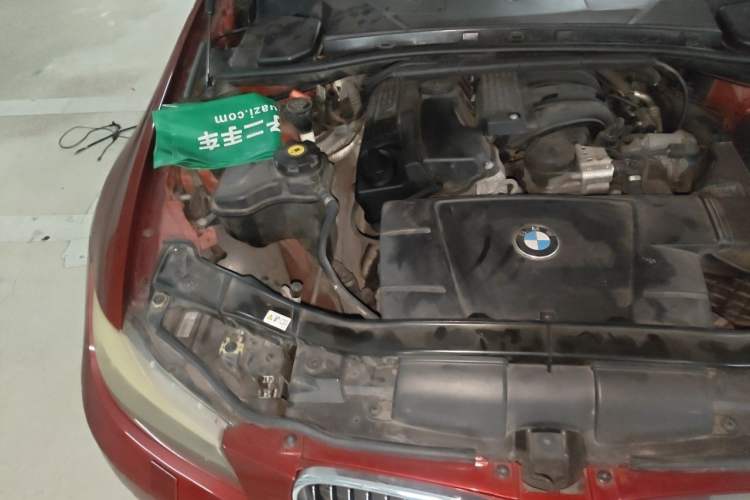 Used BMW 3 Series 2010 320i Luxury Model Engine Bay Right