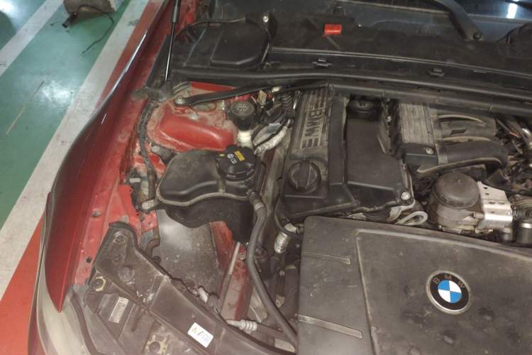 Used BMW 3 Series 2010 320i Luxury Model Engine Bay Right