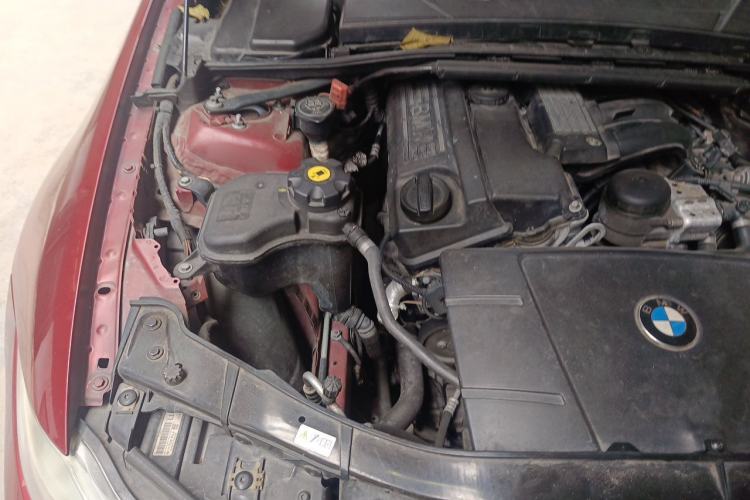 Used BMW 3 Series 2010 320i Luxury Model Engine Bay Right