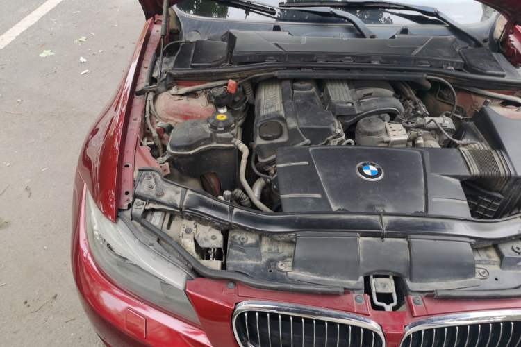 Used BMW 3 Series 2010 320i Luxury Model Engine Bay Right
