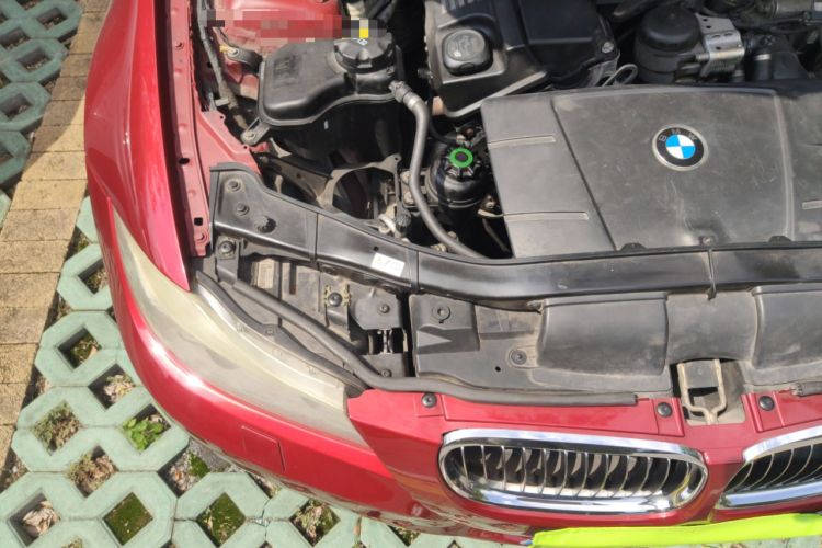 Used BMW 3 Series 2010 320i Luxury Model Engine Bay Right