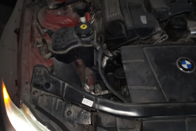 Used BMW 3 Series 2010 320i Luxury Model Engine Bay Right