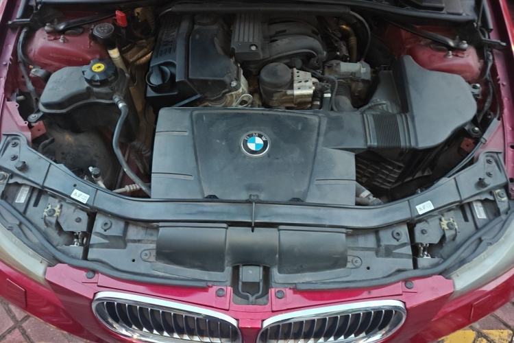 Used BMW 3 Series 2010 320i Luxury Model Engine Bay