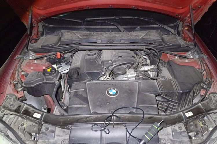 Used BMW 3 Series 2010 320i Luxury Model Engine Bay