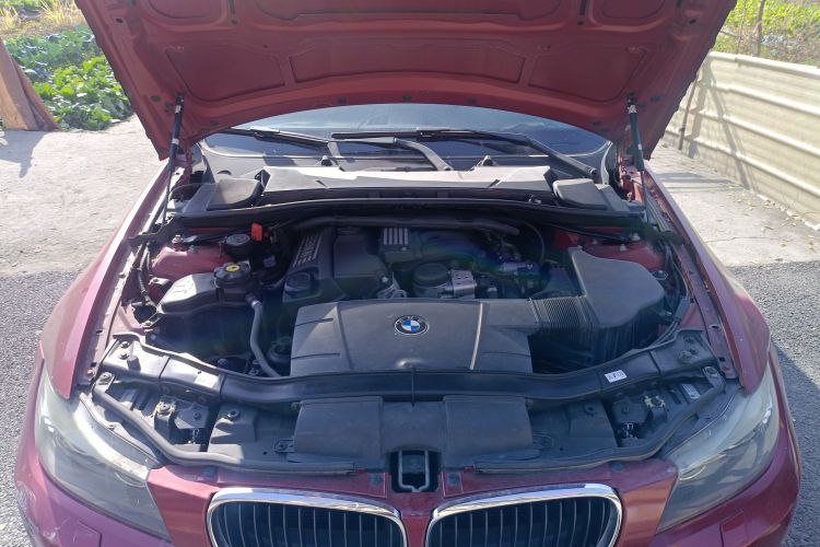 Used BMW 3 Series 2010 320i Luxury Model Engine Bay