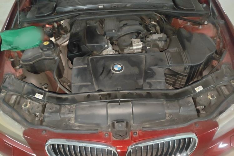 Used BMW 3 Series 2010 320i Luxury Model Engine Bay