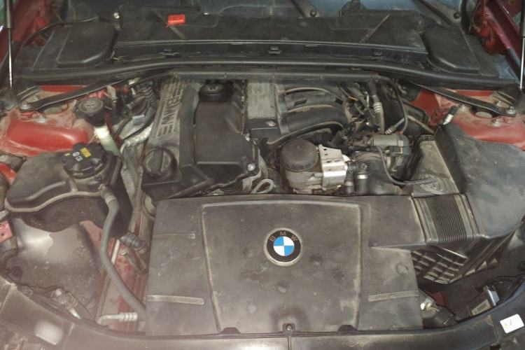 Used BMW 3 Series 2010 320i Luxury Model Engine Bay