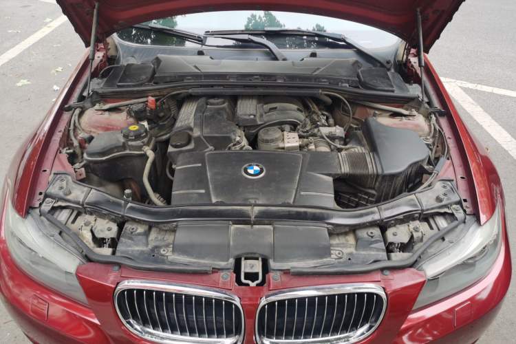 Used BMW 3 Series 2010 320i Luxury Model Engine Bay
