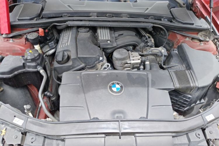 Used BMW 3 Series 2010 320i Luxury Model Engine Bay
