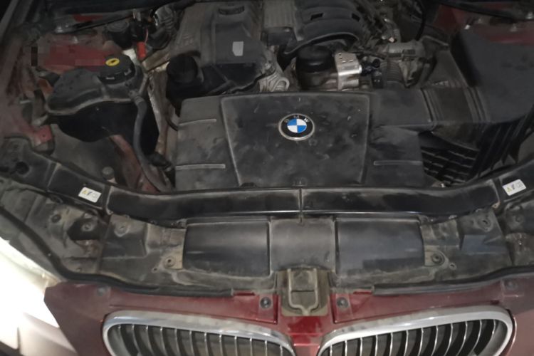 Used BMW 3 Series 2010 320i Luxury Model Engine Bay