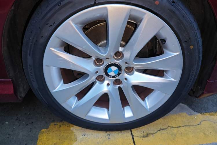 Used BMW 3 Series 2010 320i Luxury Model Exterior 7