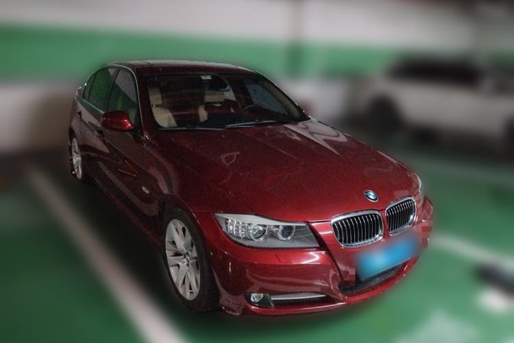 Used BMW 3 Series 2010 320i Luxury Model Front Right 45 Deg