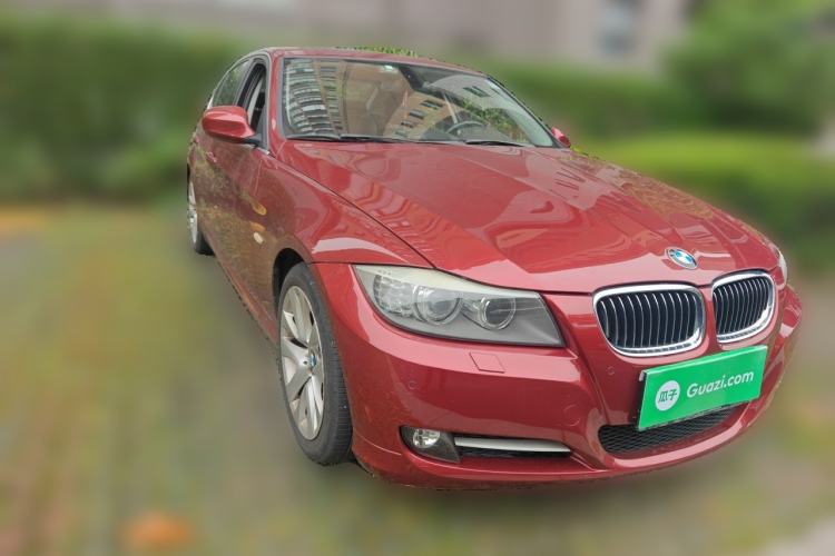 Used BMW 3 Series 2010 320i Luxury Model Front Right 45 Deg