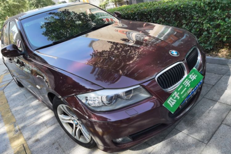 Used BMW 3 Series 2010 320i Luxury Model Front Right 45 Deg