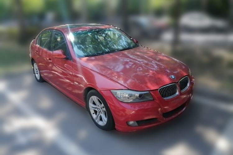 Used BMW 3 Series 2010 320i Luxury Model Front Right 45 Deg