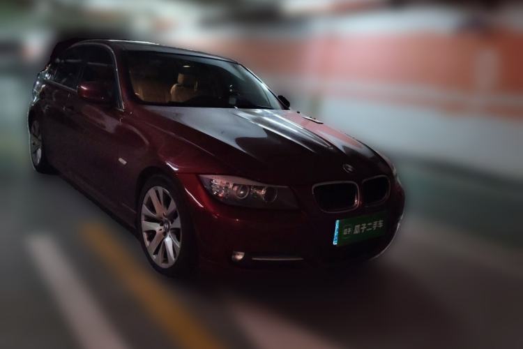 Used BMW 3 Series 2010 320i Luxury Model Front Right 45 Deg