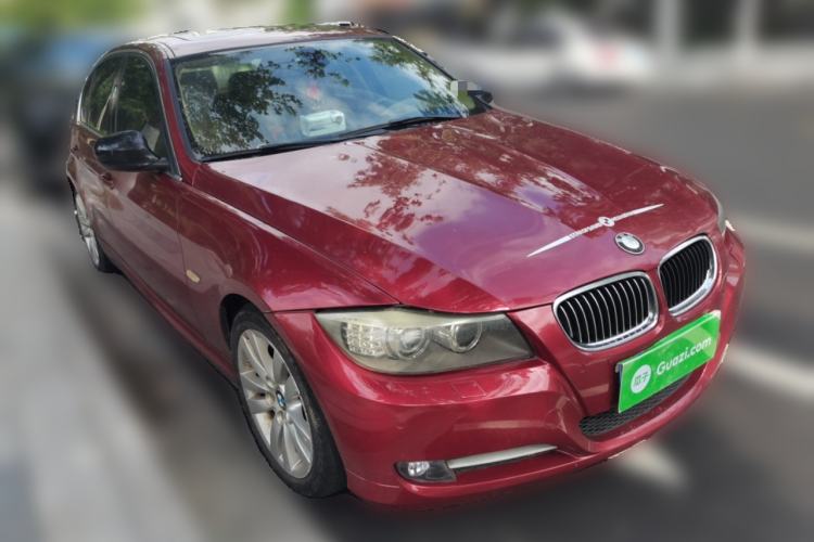 Used BMW 3 Series 2010 320i Luxury Model Front Right 45 Deg