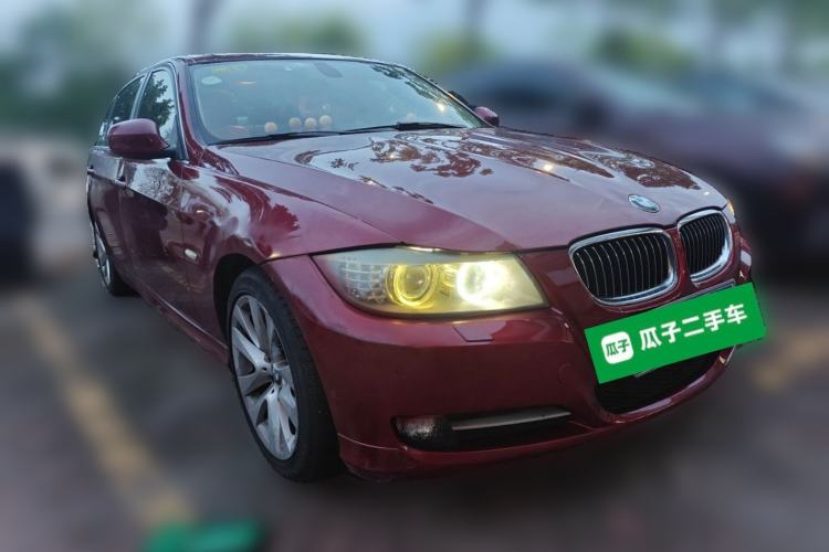 Used BMW 3 Series 2010 320i Luxury Model Front Right 45 Deg