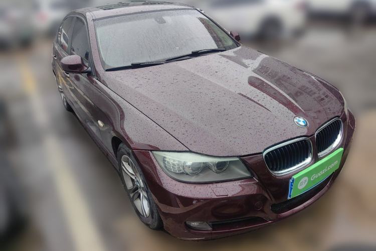 Used BMW 3 Series 2010 320i Luxury Model Front Right 45 Deg