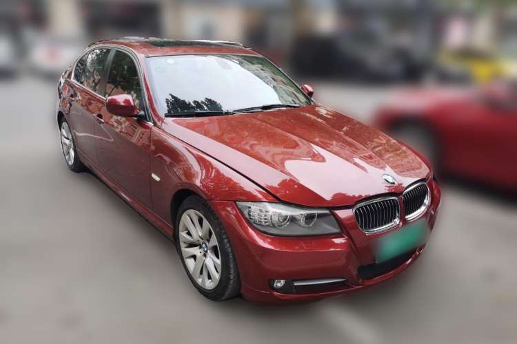 Used BMW 3 Series 2010 320i Luxury Model Front Right 45 Deg