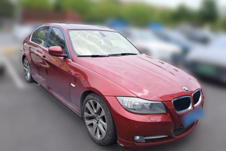 Used BMW 3 Series 2010 320i Luxury Model Front Right 45 Deg