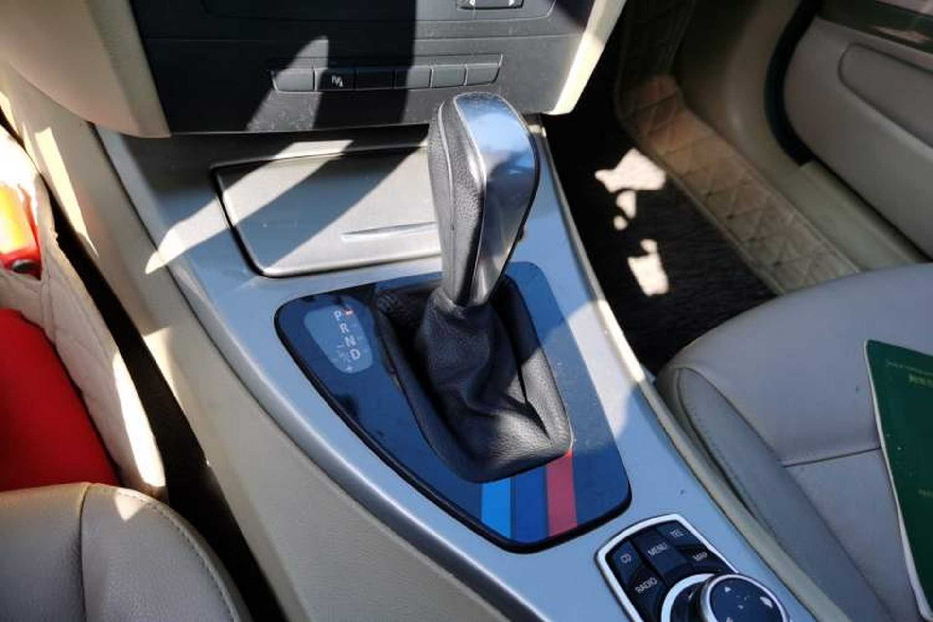 Used BMW 3 Series 2010 320i Luxury Model Gear Lever