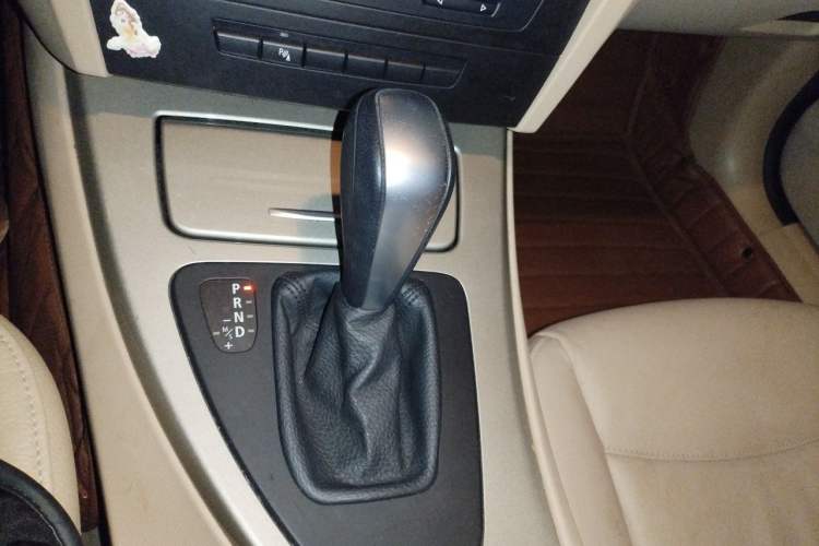 Used BMW 3 Series 2010 320i Luxury Model Gear Lever