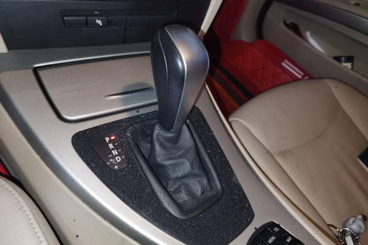 Used BMW 3 Series 2010 320i Luxury Model Gear Lever