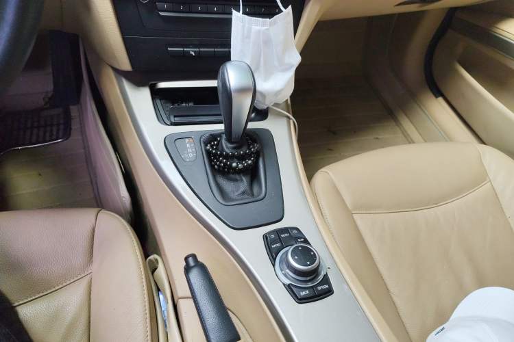 Used BMW 3 Series 2010 320i Luxury Model Gear Lever