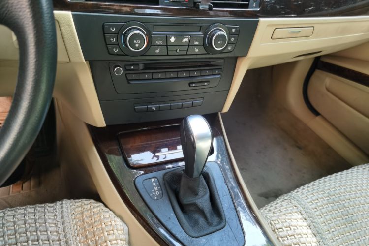 Used BMW 3 Series 2010 320i Luxury Model Gear Lever