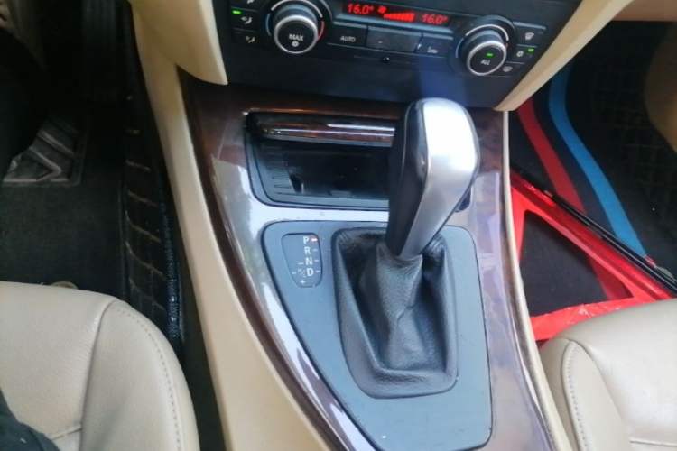 Used BMW 3 Series 2010 320i Luxury Model Gear Lever