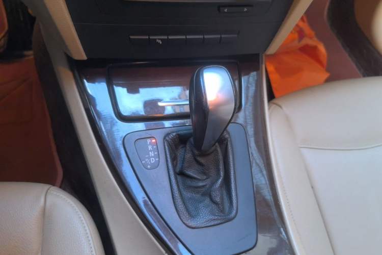 Used BMW 3 Series 2010 325i Luxury Edition Gear Lever