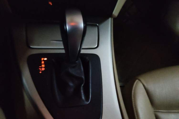 Used BMW 3 Series 2010 320i Luxury Model Gear Lever