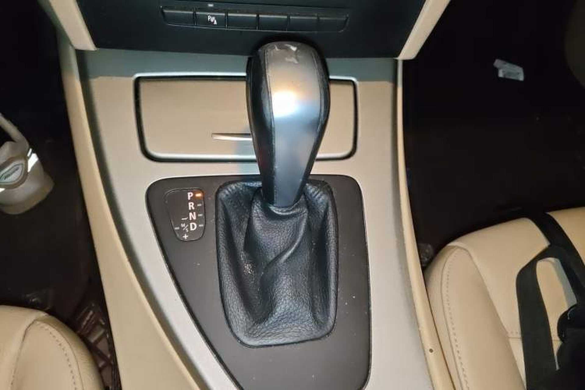 Used BMW 3 Series 2010 320i Luxury Model Gear Lever