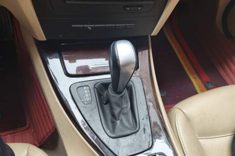 Used BMW 3 Series 2010 320i Luxury Model Gear Lever