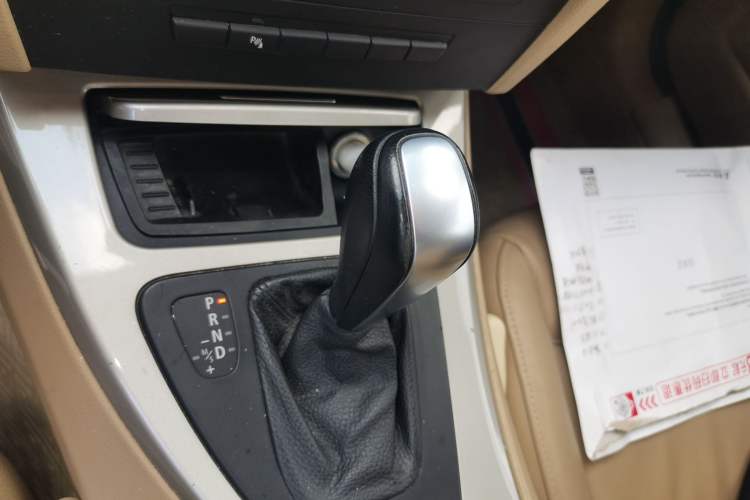 Used BMW 3 Series 2010 320i Luxury Model Gear Lever