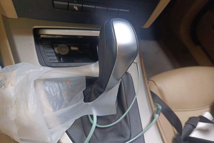 Used BMW 3 Series 2010 320i Luxury Model Gear Lever