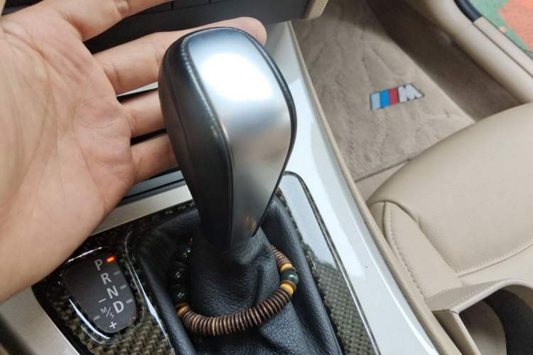 Used BMW 3 Series 2010 320i Luxury Model Gear Lever