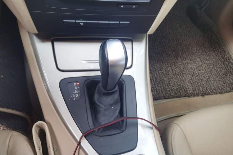 Used BMW 3 Series 2010 320i Luxury Model Gear Lever