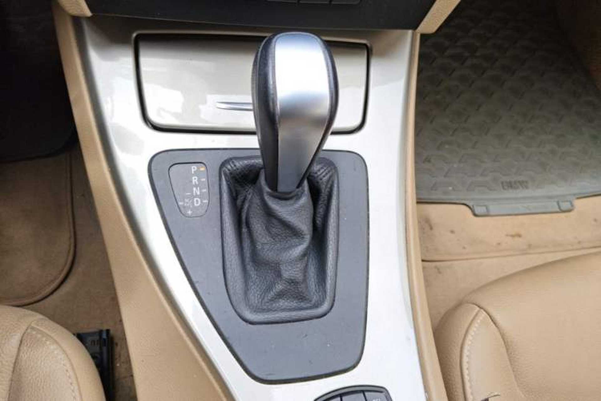 Used BMW 3 Series 2010 320i Luxury Model Gear Lever