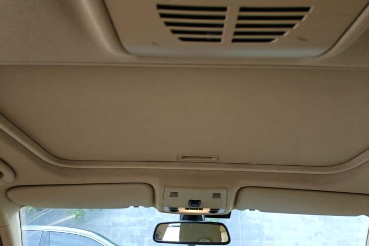 Used BMW 3 Series 2010 320i Luxury Model Headliner