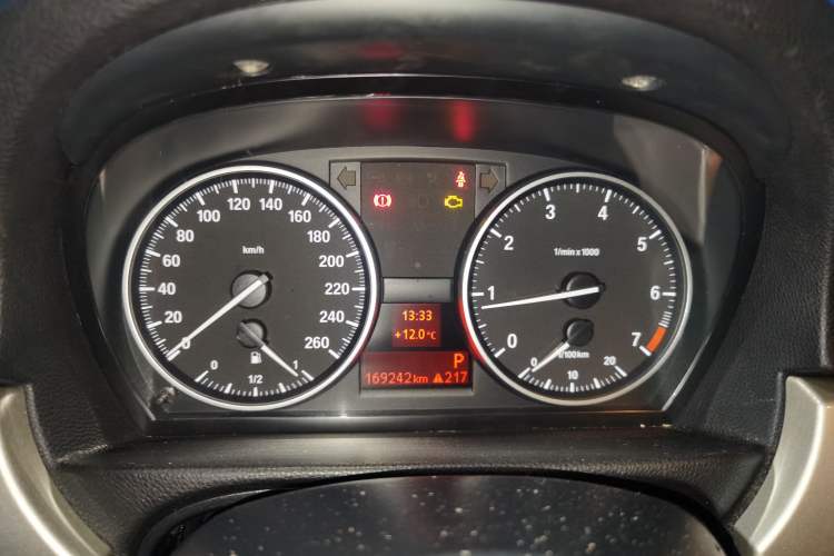 Used BMW 3 Series 2010 320i Luxury Model Instrument Cluster