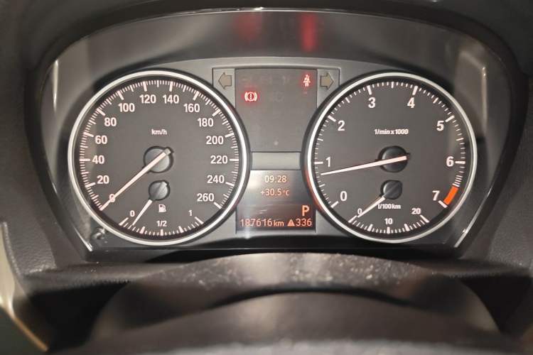 Used BMW 3 Series 2010 320i Luxury Model Instrument Cluster