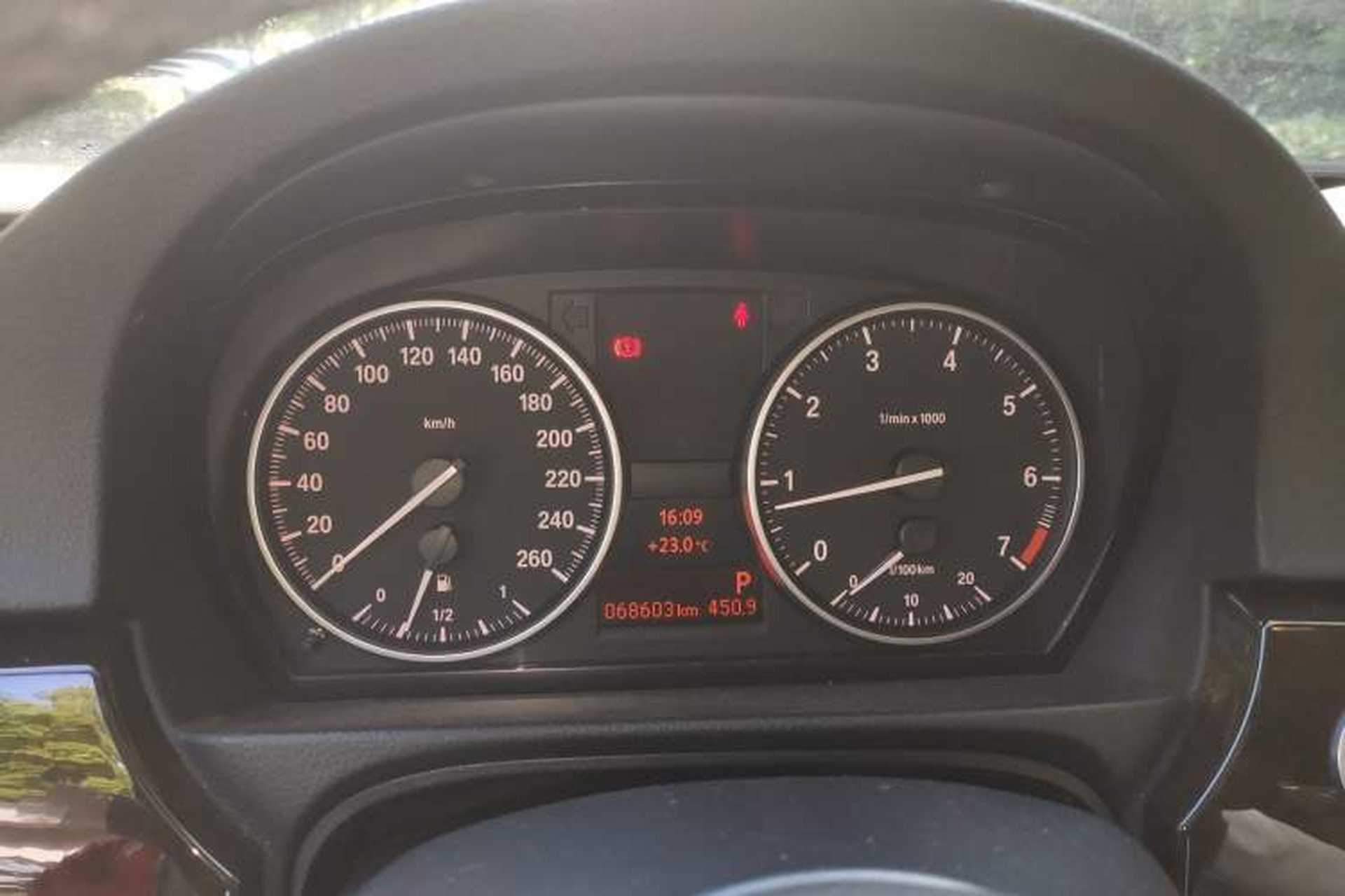 Used BMW 3 Series 2010 320i Luxury Model Instrument Cluster
