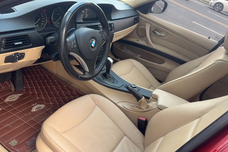 Used BMW 3 Series 2010 320i Luxury Model Interior 1