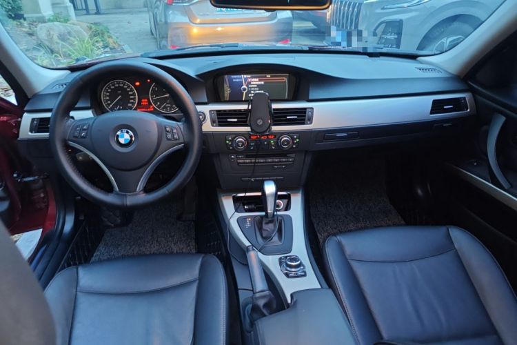 Used BMW 3 Series 2010 320i Luxury Model Interior 2